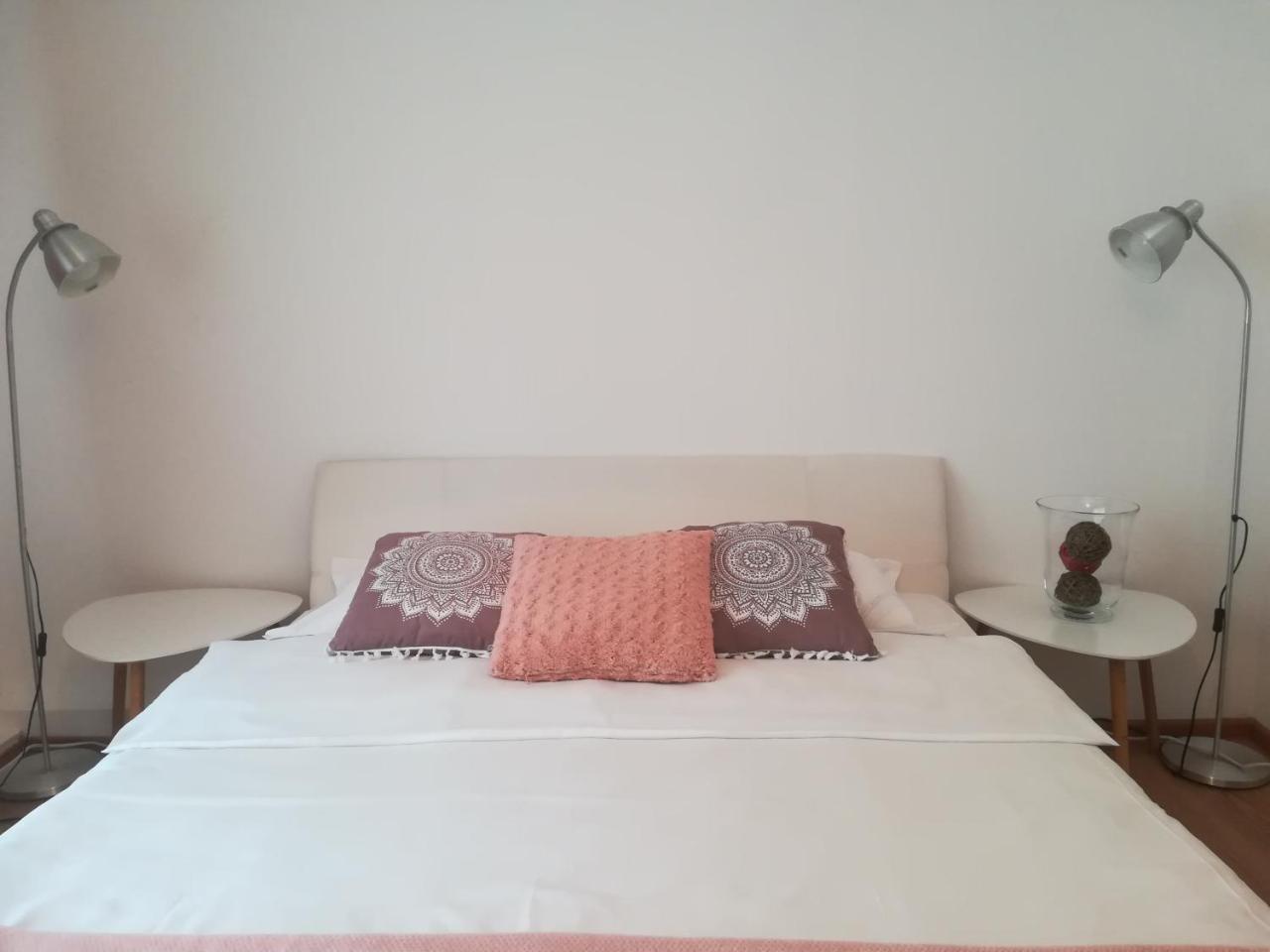 Smart Rooms Букурещ Екстериор снимка