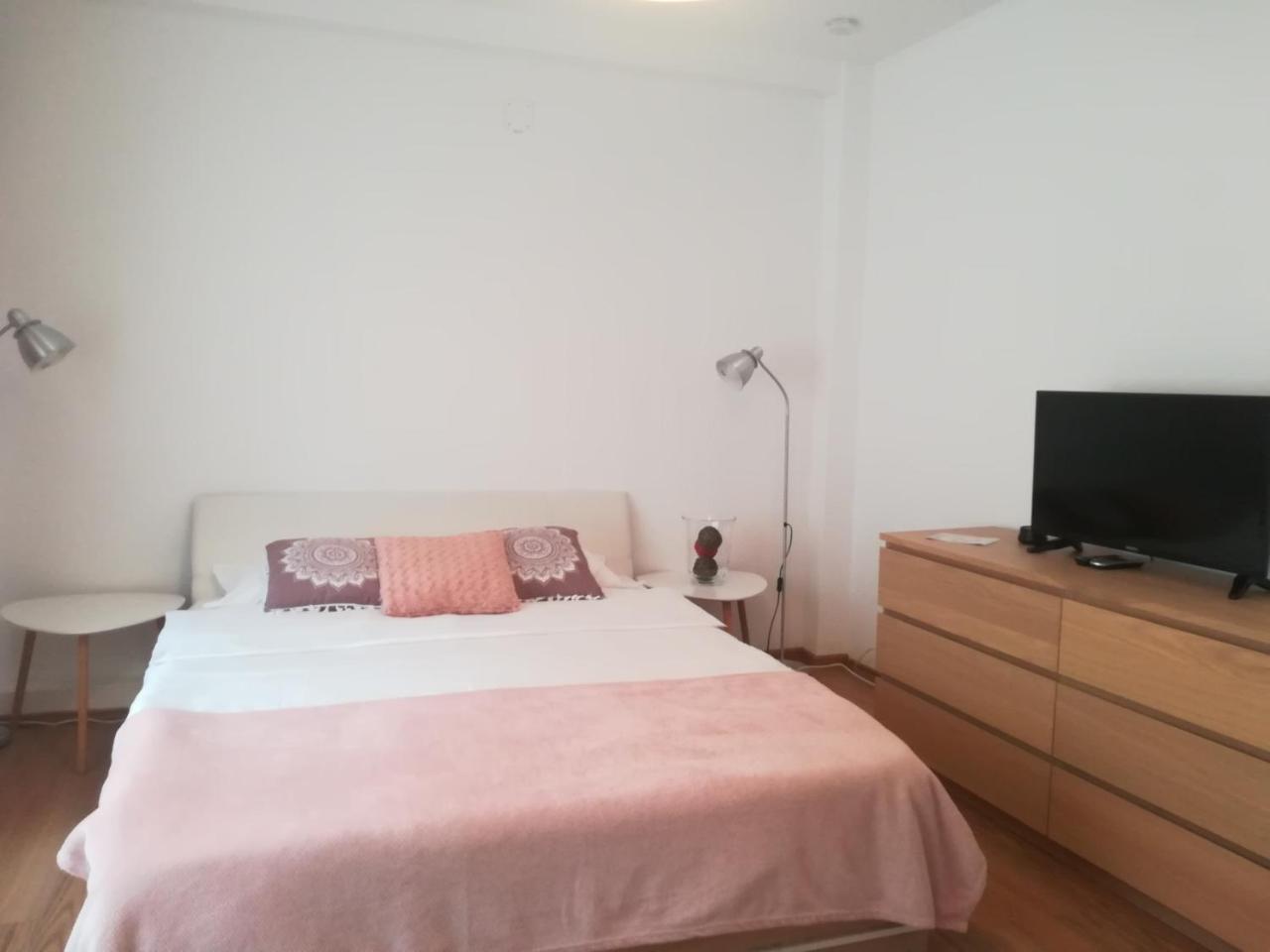 Smart Rooms Букурещ Екстериор снимка